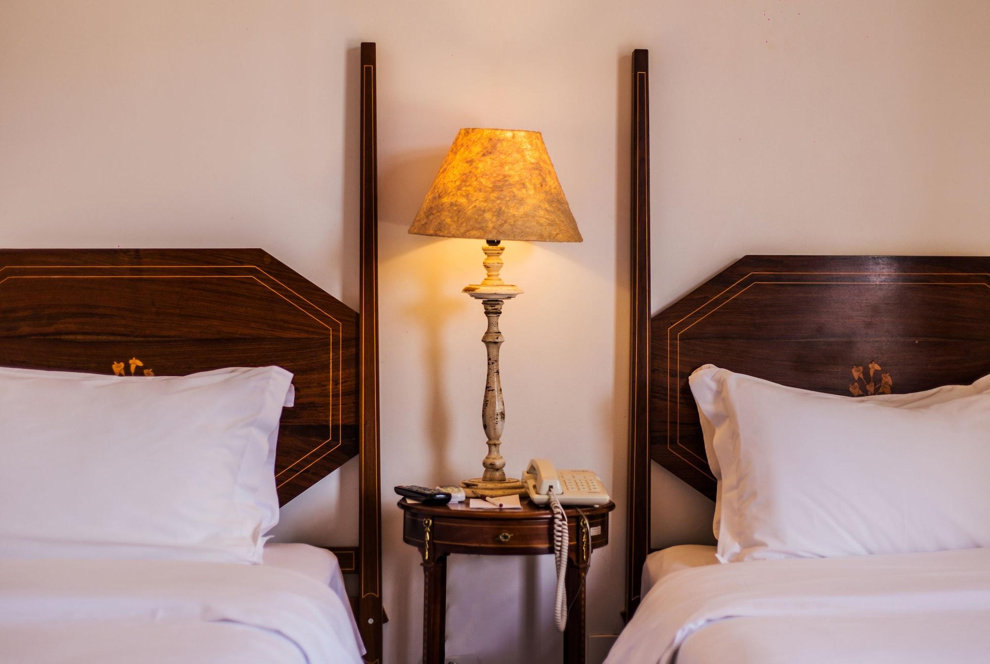 Hotel Solar Do Rosario Όρου Πρέτου Εξωτερικό φωτογραφία A lamp on a bedside table
