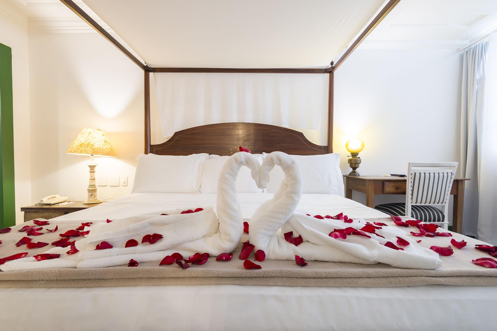 Hotel Solar Do Rosario Όρου Πρέτου Εξωτερικό φωτογραφία A bed with rose petals